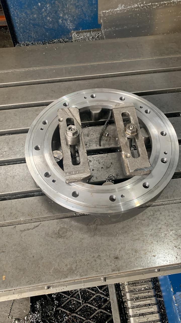 Flange fixada para fresamento